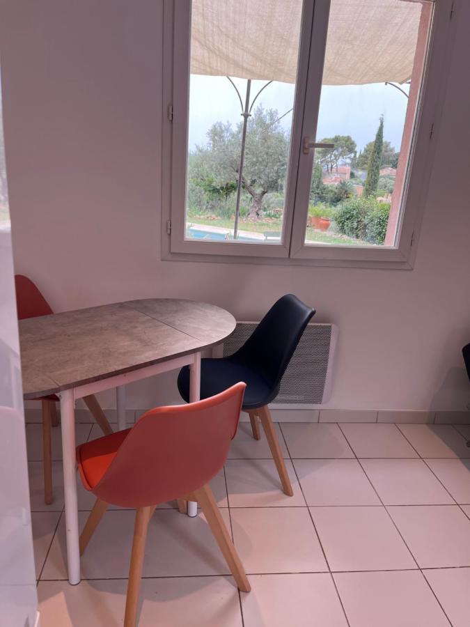 Hauteurs De Toulon : Charmant Studio Piscine Екстериор снимка