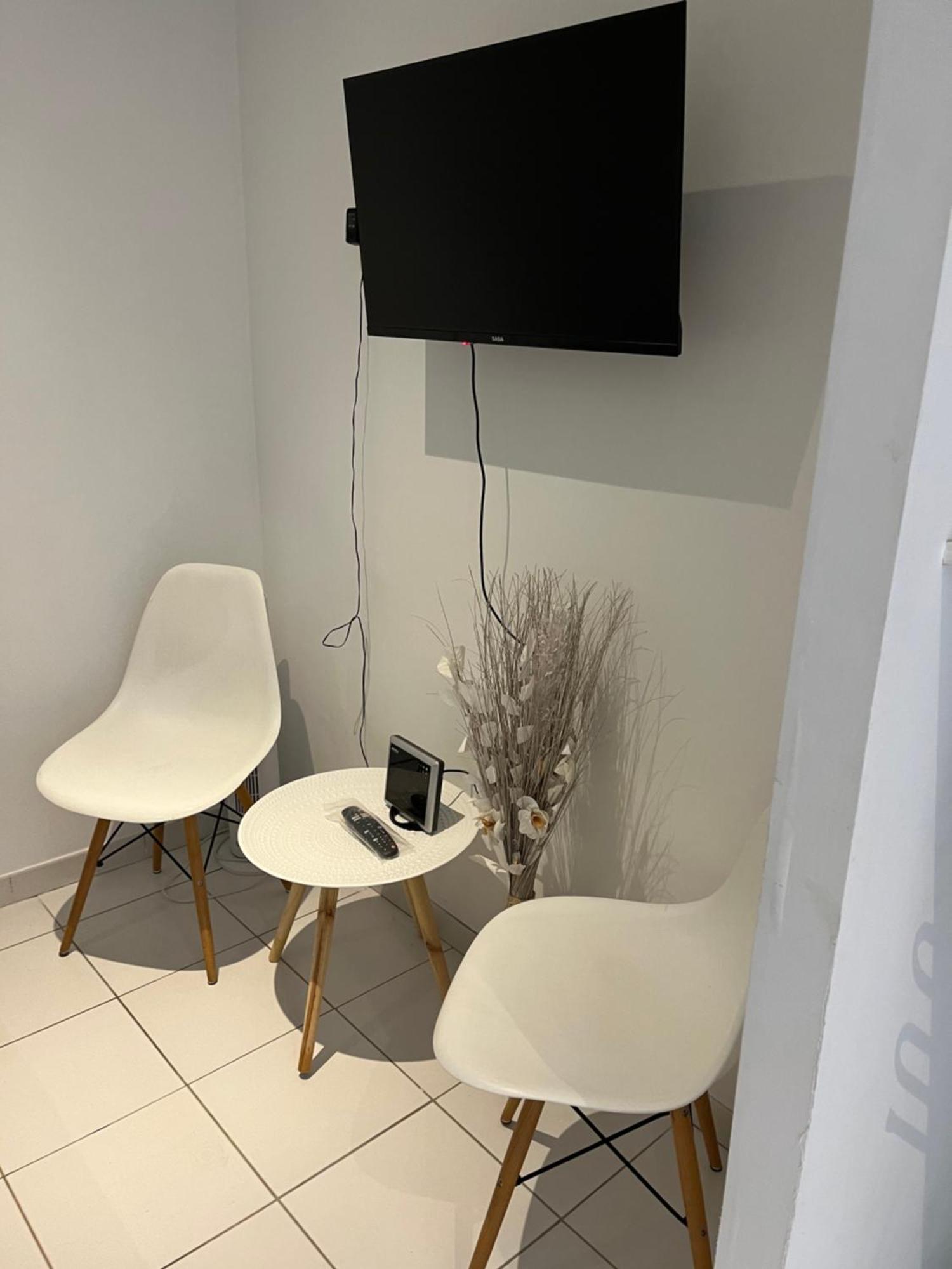 Hauteurs De Toulon : Charmant Studio Piscine Екстериор снимка